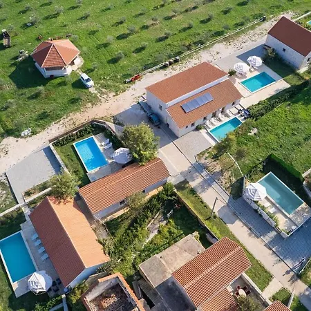 House Stone Curlew 4 * Lisane Tinjske