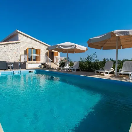 House Stone Curlew 4 Lisane Tinjske