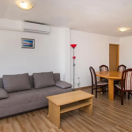 House Stone Curlew 4 * Lisane Tinjske