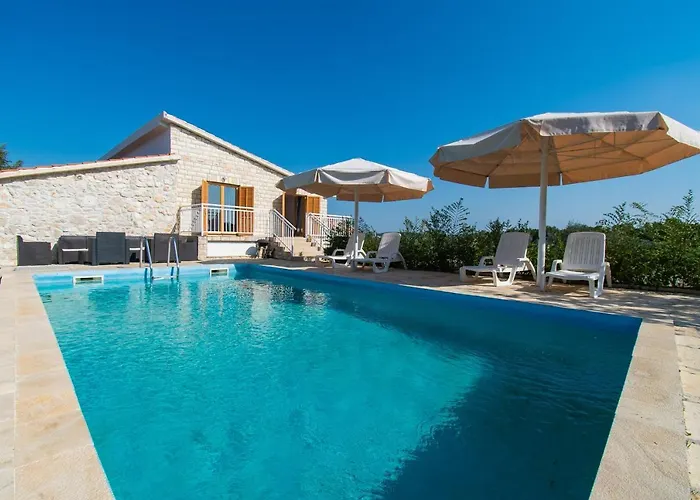 House Stone Curlew 4 Lisane Tinjske