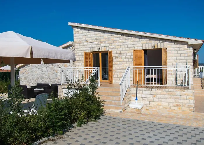 House Stone Curlew 4 Lisane Tinjske