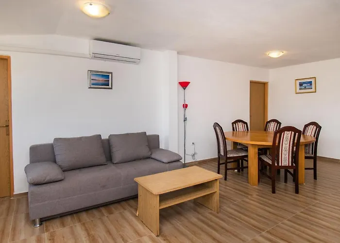 House Stone Curlew 4 * Lisane Tinjske